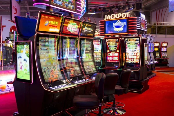 sc88slot live-dealer table with multi-camera setup and real dealer